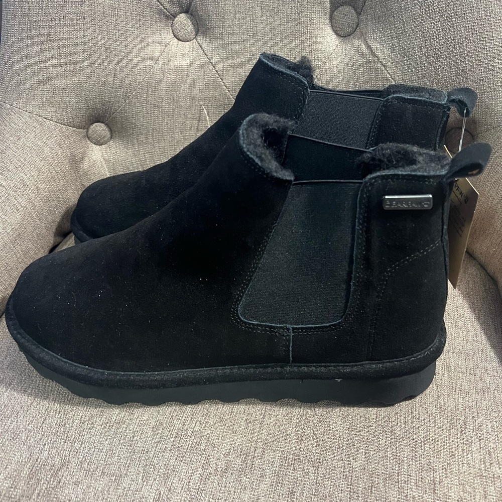 Men’s Bear Paw fur lined chukka style slip on boot. Size 11. New with tags.